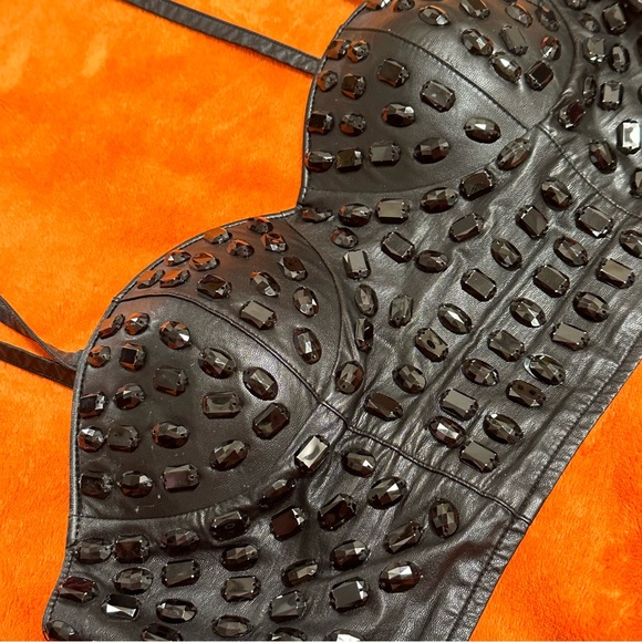 FOREVER 21 Bedazzled black cropped tanktop S - Picture 4 of 4